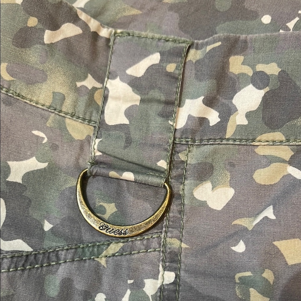 Guess Women's Green-Gray Camouflage Straight Leg Pants size 29 Mid Rise - Picture 4 of 11